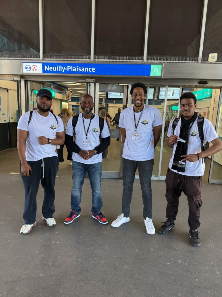 l'équipe marketing ADN Discours avec le président de la NGE devant la gare de Neuilly PLaisance