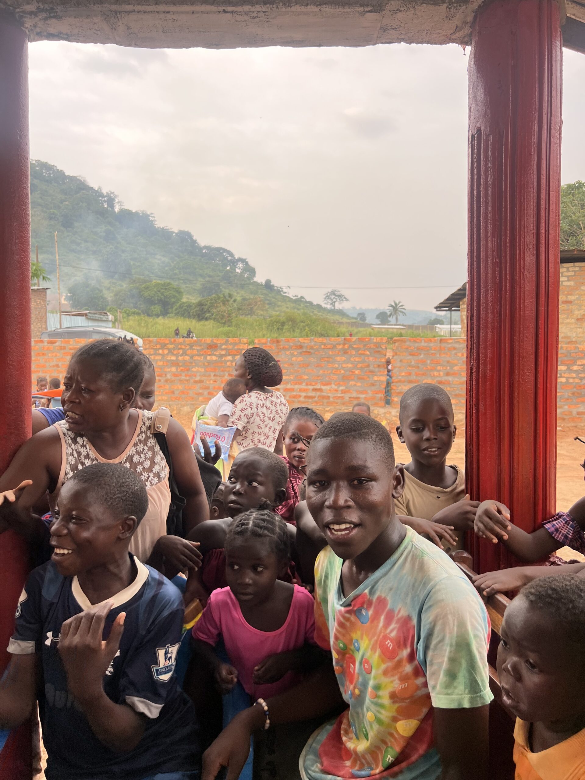 des mamans et des jeunes du 9e arrondissement de Bangui au centre de Santé, ONG SRC