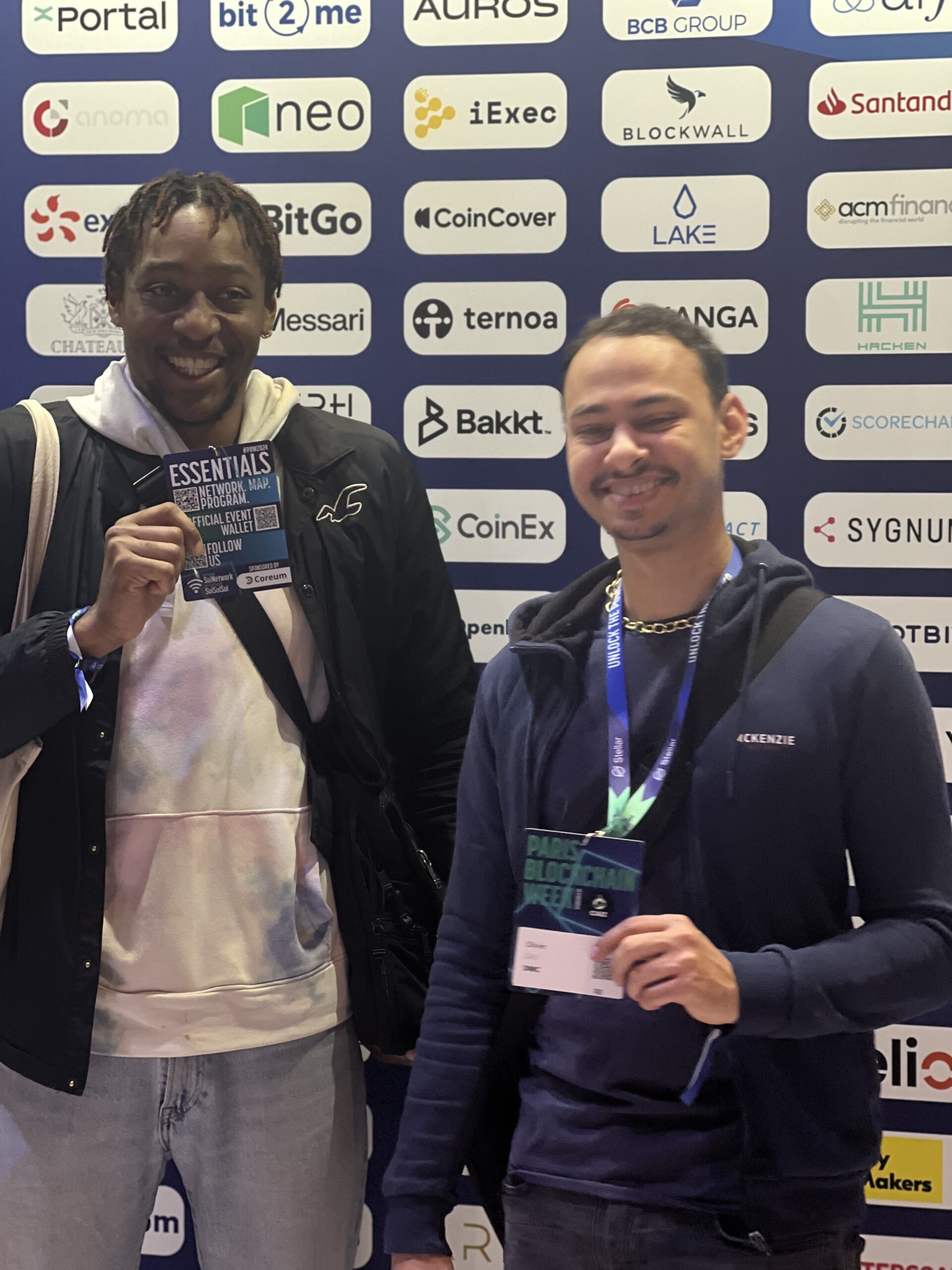 Le président et son secretaire général à un event blockchain