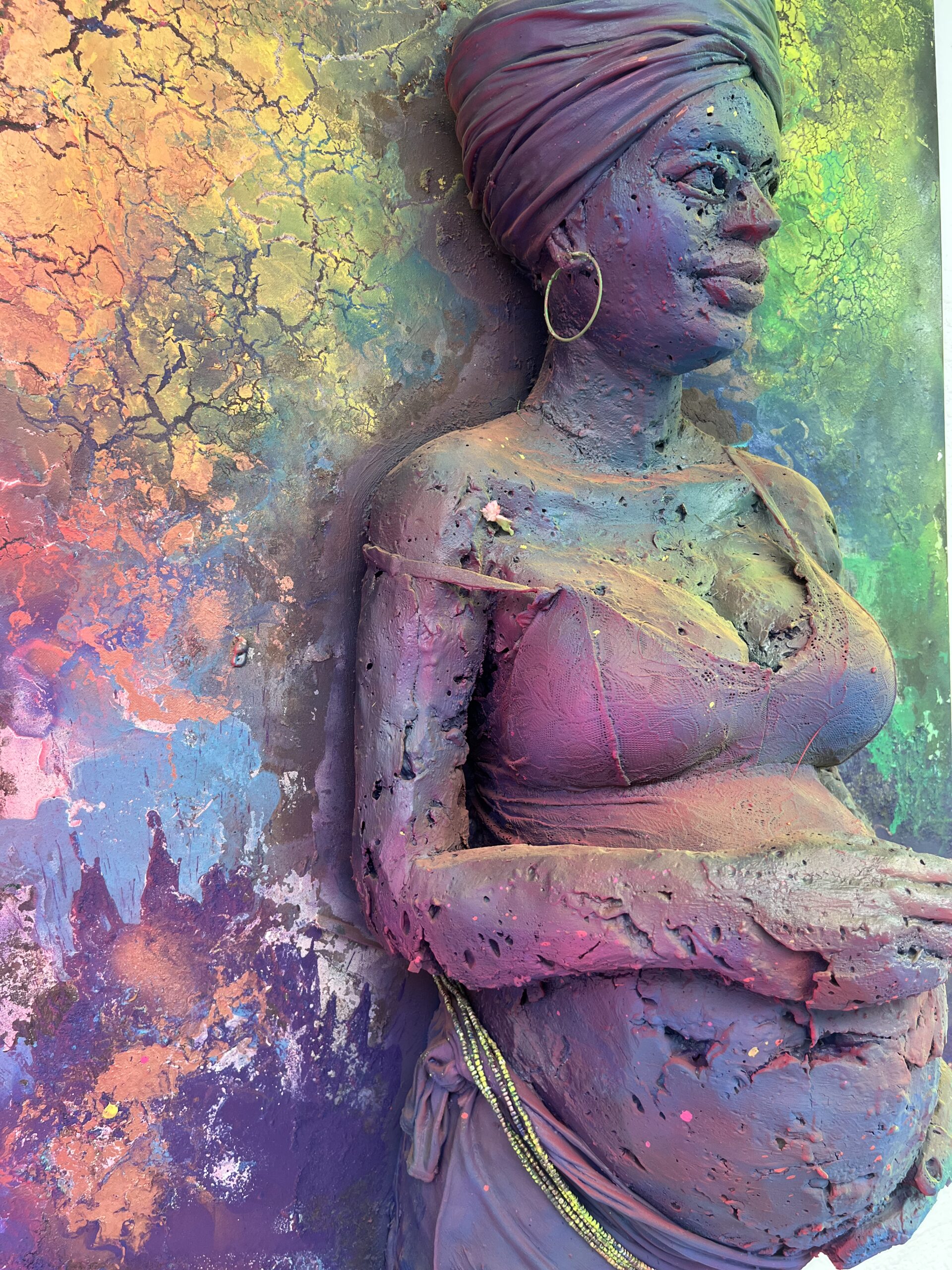 Oeuvre d'art d'une femme enceinte réaliste de l'artiste Yavo