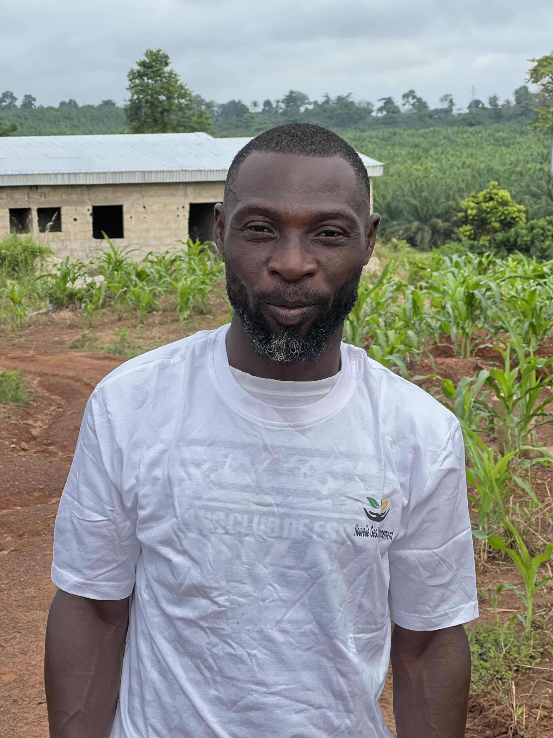 vicent aïkpa zoko, le représentant agricole de l'association nouvelle gestion environnement dans la ville de divo et ses alentours